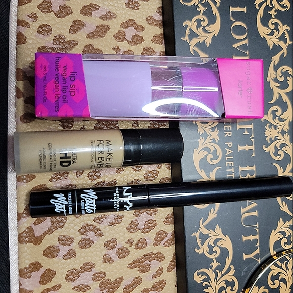 Makeup Bundle - Picture 2 of 6